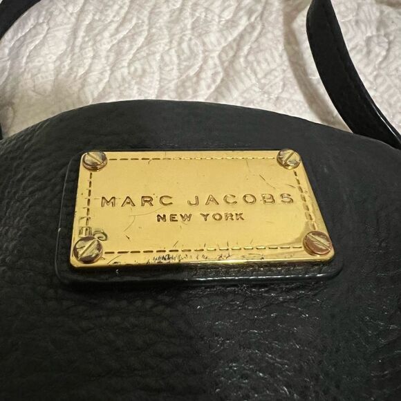 Marc Jacobs New York Crossbody Purse Handbag Black Leather Small Gold Hardware - Picture 9 of 10